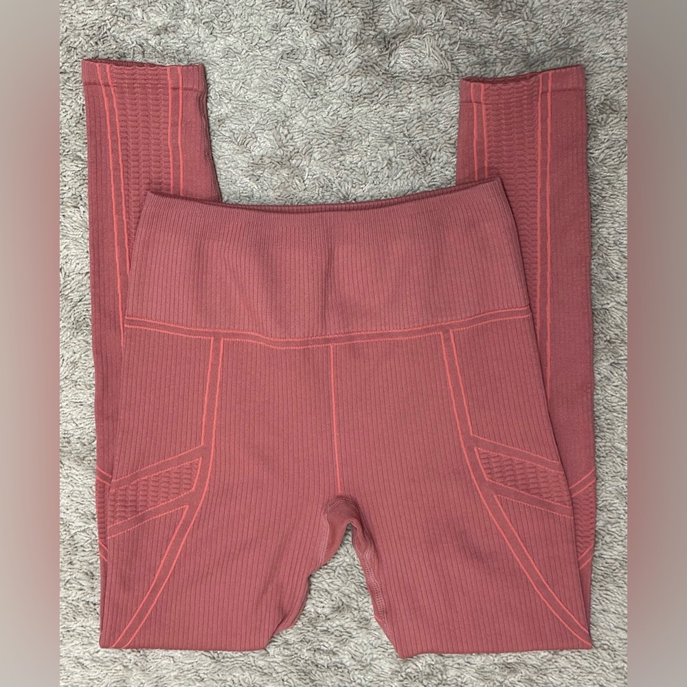 Fabletics Seamless Leggings size S in EUC! - Picture 2 of 8